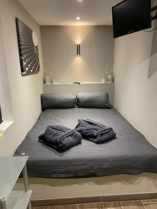 Moderne Ferienwohnung In Waldrandlage Mit Einem Hauch Von Luxus Burgthann Germany