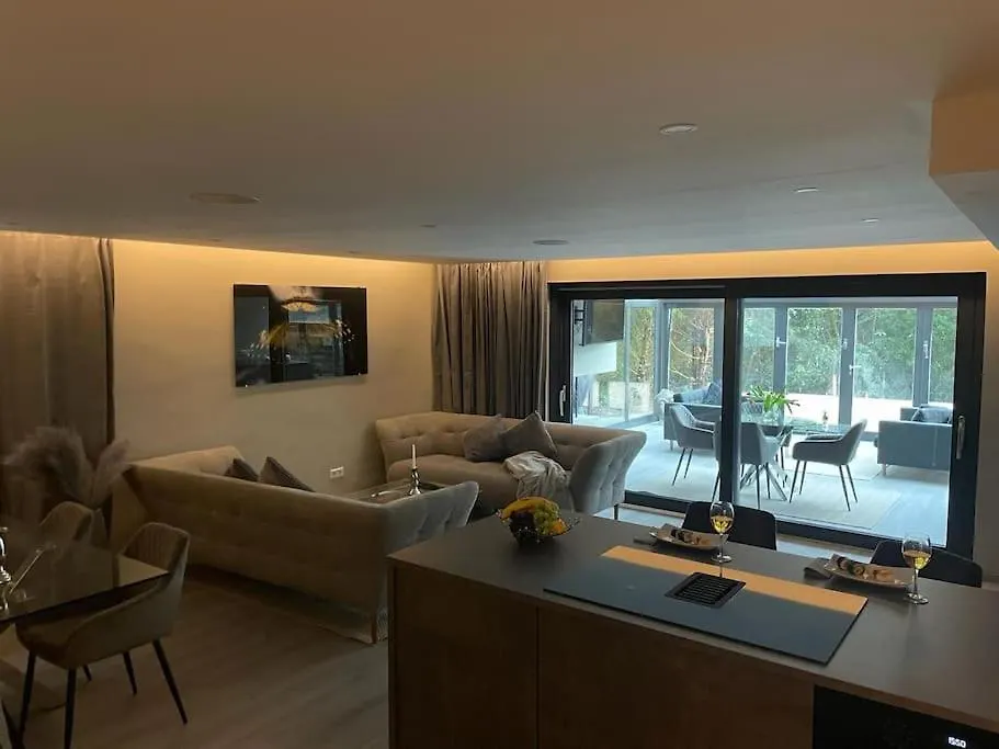 Moderne Ferienwohnung In Waldrandlage Mit Einem Hauch Von Luxus Burgthann 0*,  Germany